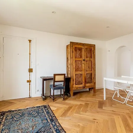Apartmán Parisian In The 5th *