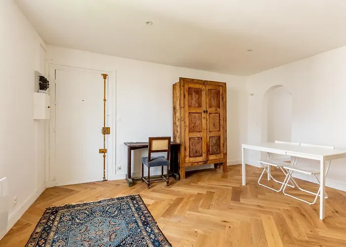 Apartmán Parisian In The 5th *